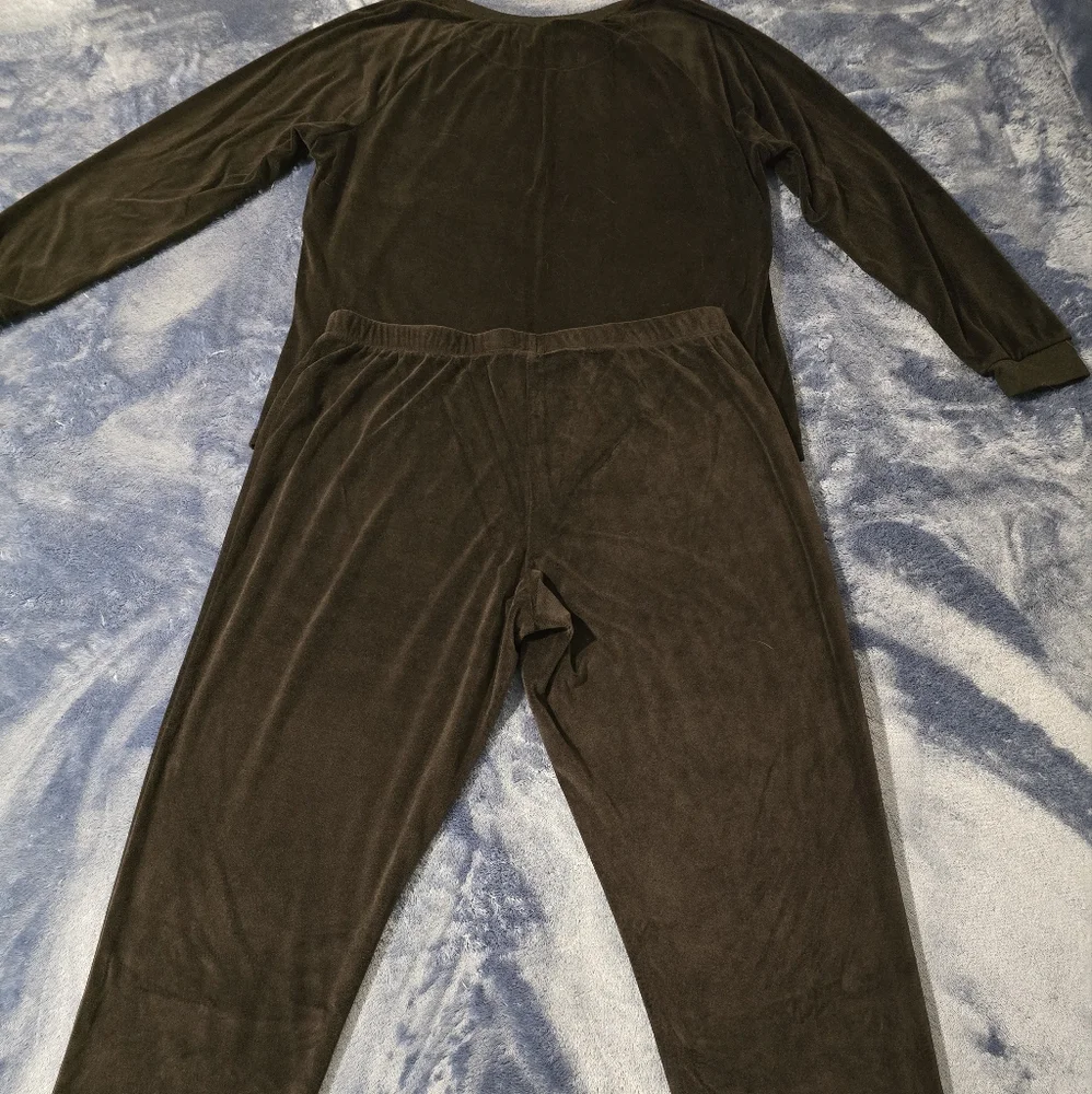 Womens Black Velour Medium Pajamas - Picture 2 of 9